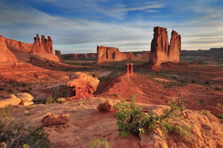Discover Utah's 5 National Parks: Arches, Bryce, Canyonlands, Capitol Reef, Zion.